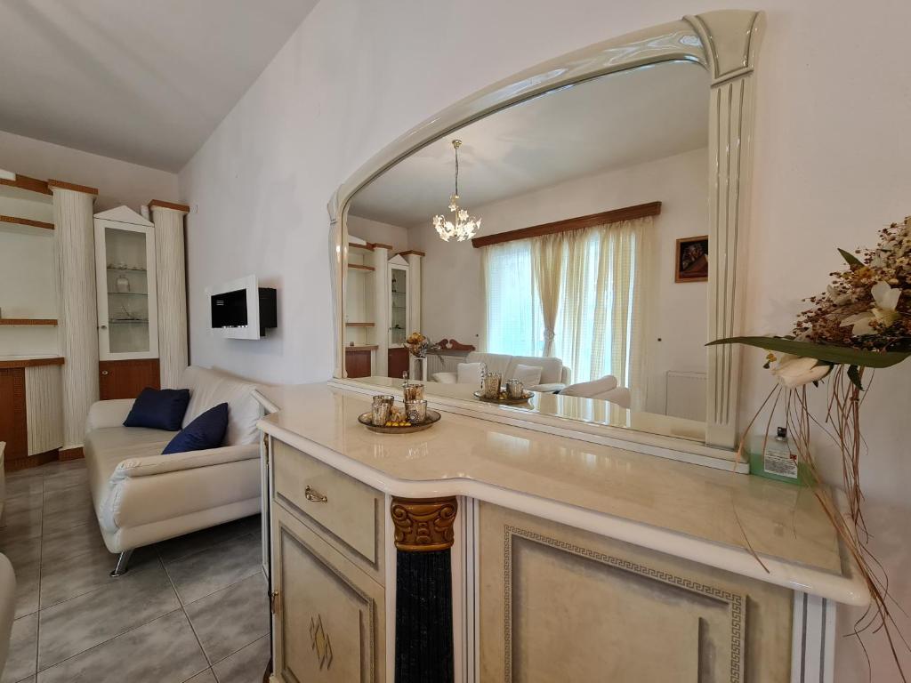 TV a/nebo společenská místnost v ubytování Myrtia Guest House