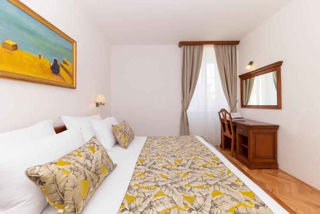Postel nebo postele na pokoji v ubytování Heritage Hotel Tisno