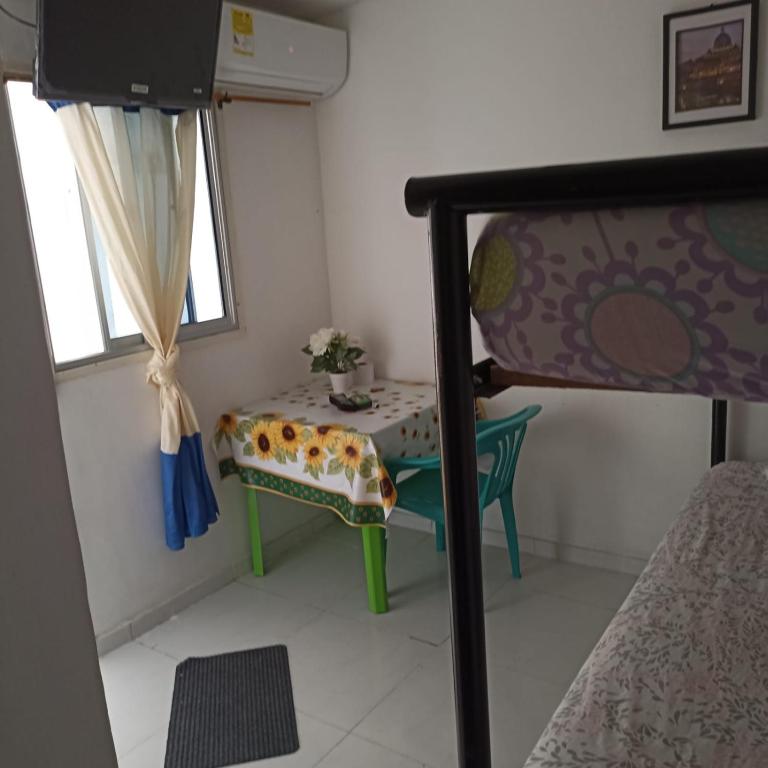 Voodi või voodid majutusasutuse HOSTAL KENNDY toas