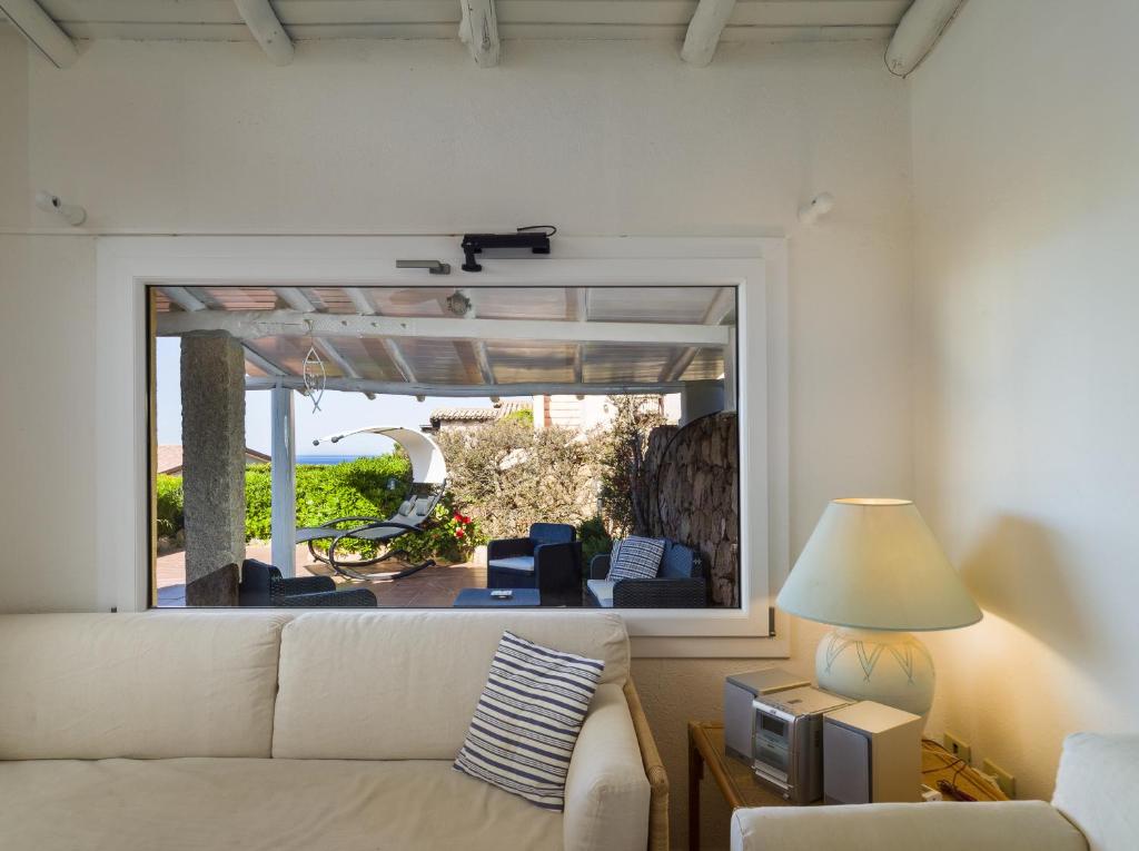 A seating area at Laura's Terrace - Klodge