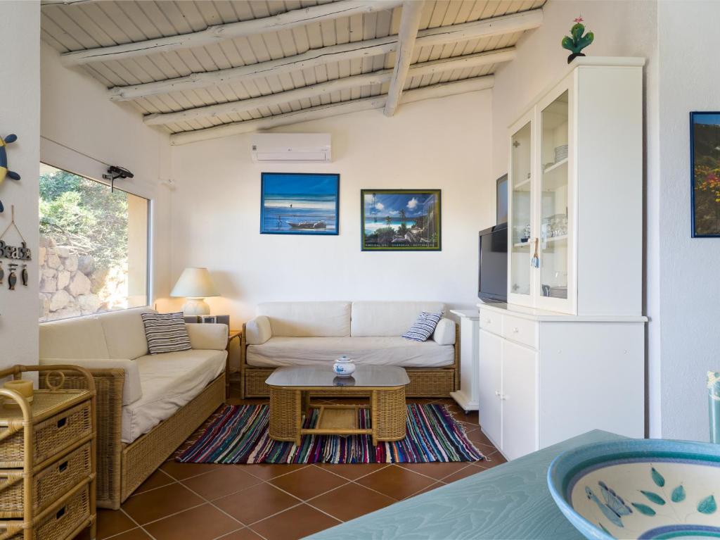 A seating area at Laura's Terrace - Klodge