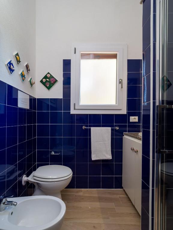 A bathroom at Laura's Terrace - Klodge