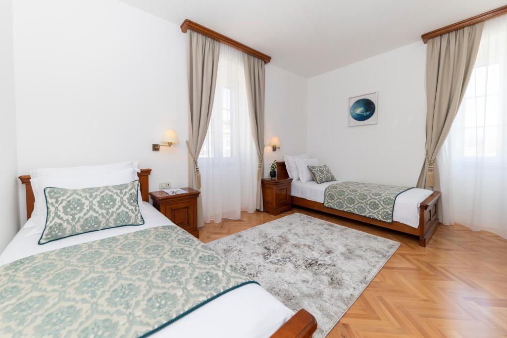 Postel nebo postele na pokoji v ubytování Heritage Hotel Tisno