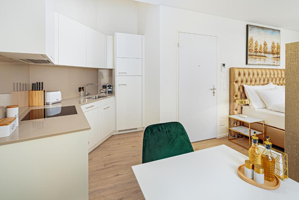 Kuchyň nebo kuchyňský kout v ubytování EH Apartments Merkur