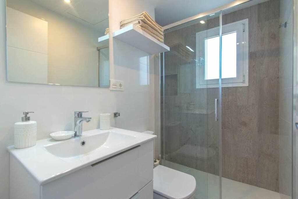 Koupelna v ubytování Casablanca 3 Apartamento con vistas al mar