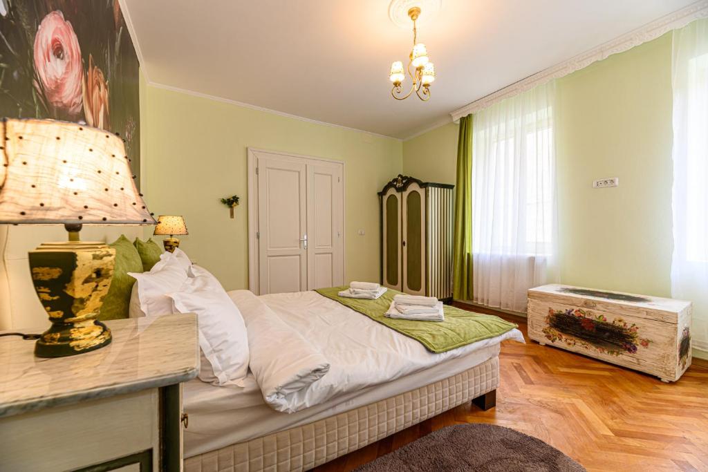 Historical GuestHouse - One-Bedroom Apartment