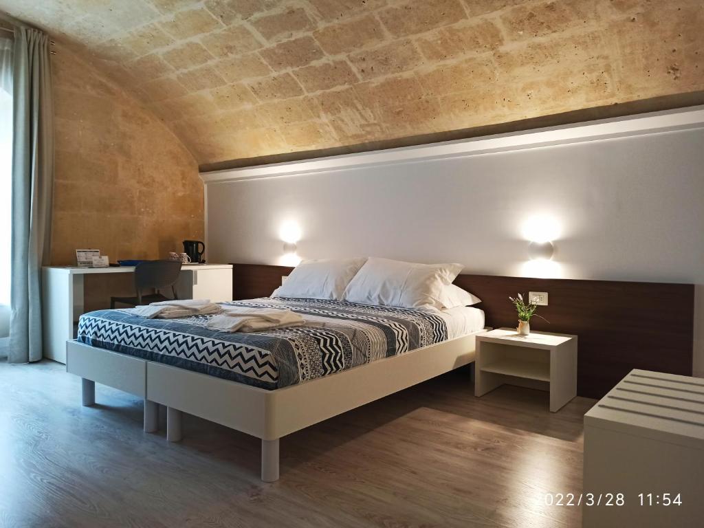 Postel nebo postele na pokoji v ubytování In & Out Matera