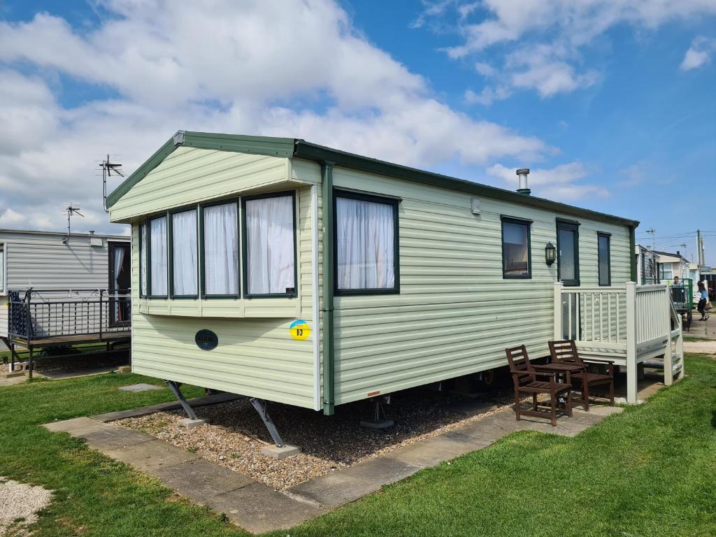 a green tiny house on display in a yard at 6 Berth Sealands Ingoldmells Free WIFI Westmorland SL in Ingoldmells