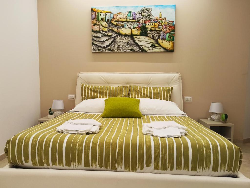 Postel nebo postele na pokoji v ubytování In & Out Matera