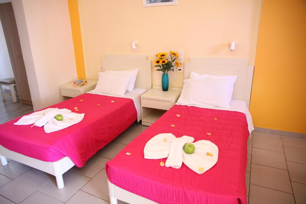 Postel nebo postele na pokoji v ubytování Triton Hotel