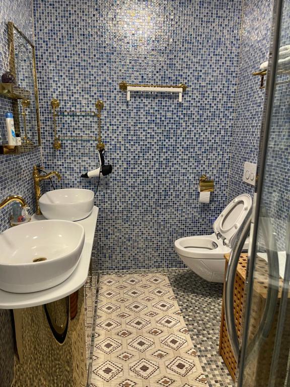 a bathroom with two sinks and a toilet at Apartments Villa Isabella in Opatija