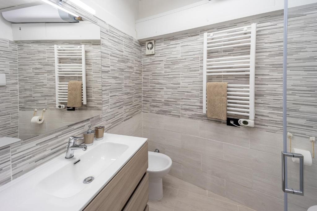 A bathroom at Casinò e Ariston Theatre studio apartment