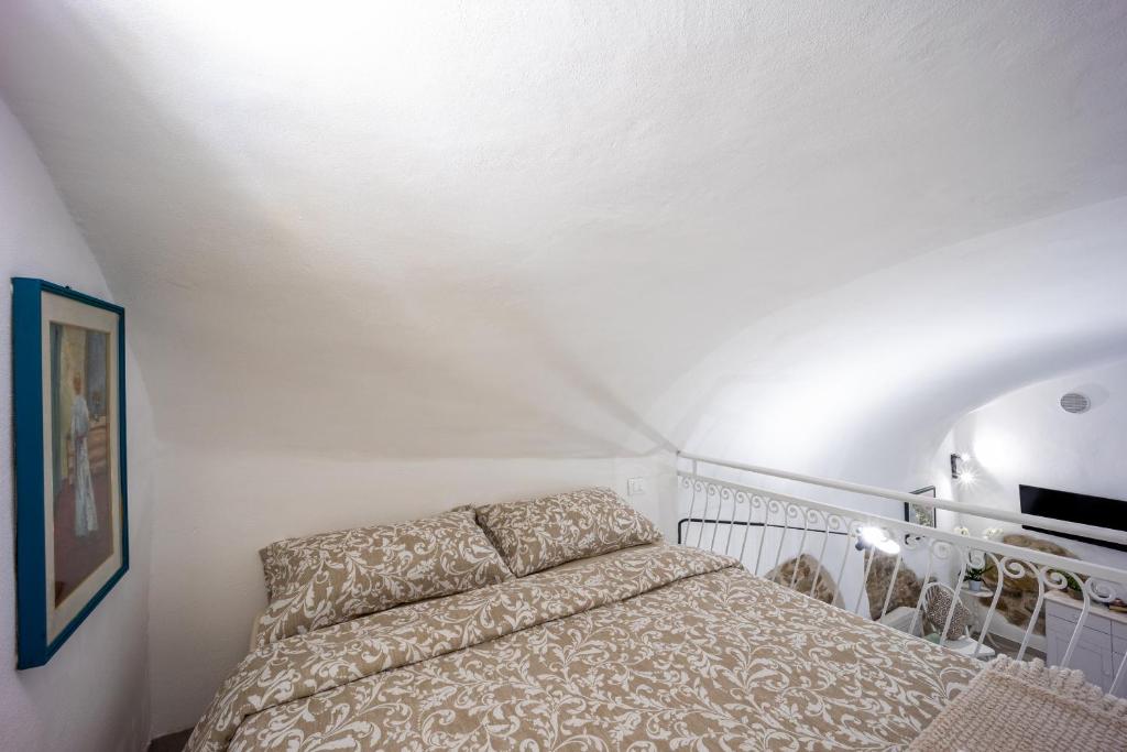 A bed or beds in a room at Casinò e Ariston Theatre studio apartment