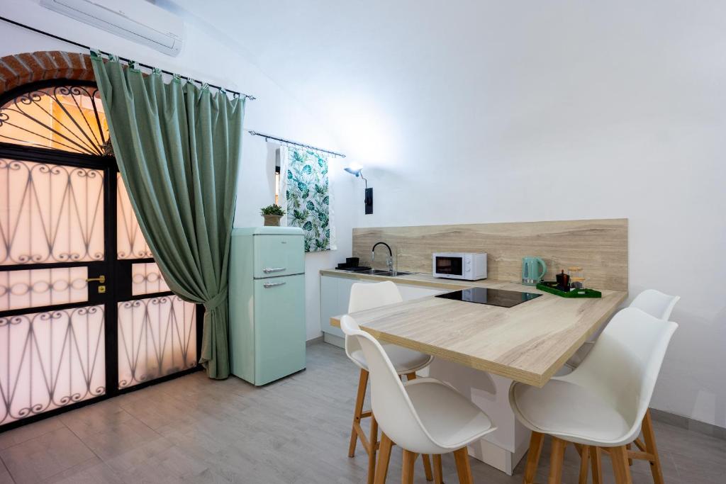 A kitchen or kitchenette at Casinò e Ariston Theatre studio apartment