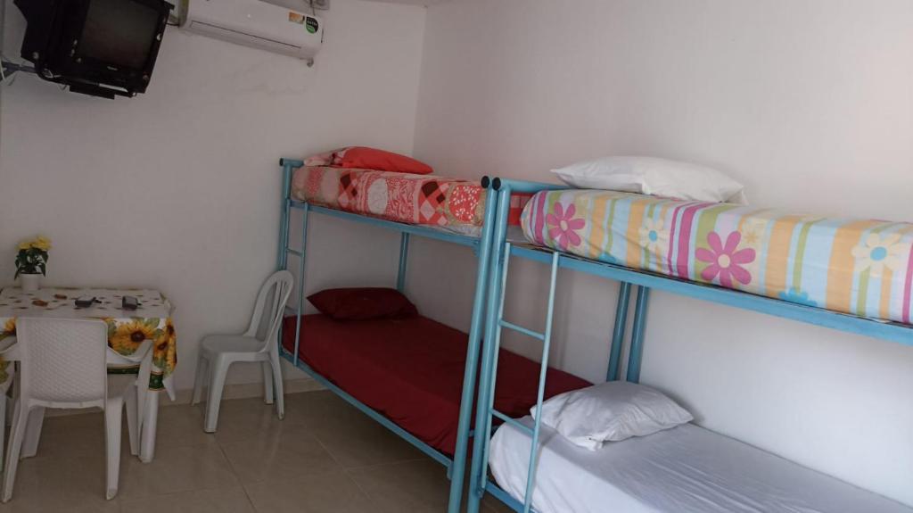 Voodi või voodid majutusasutuse HOSTAL KENNDY toas