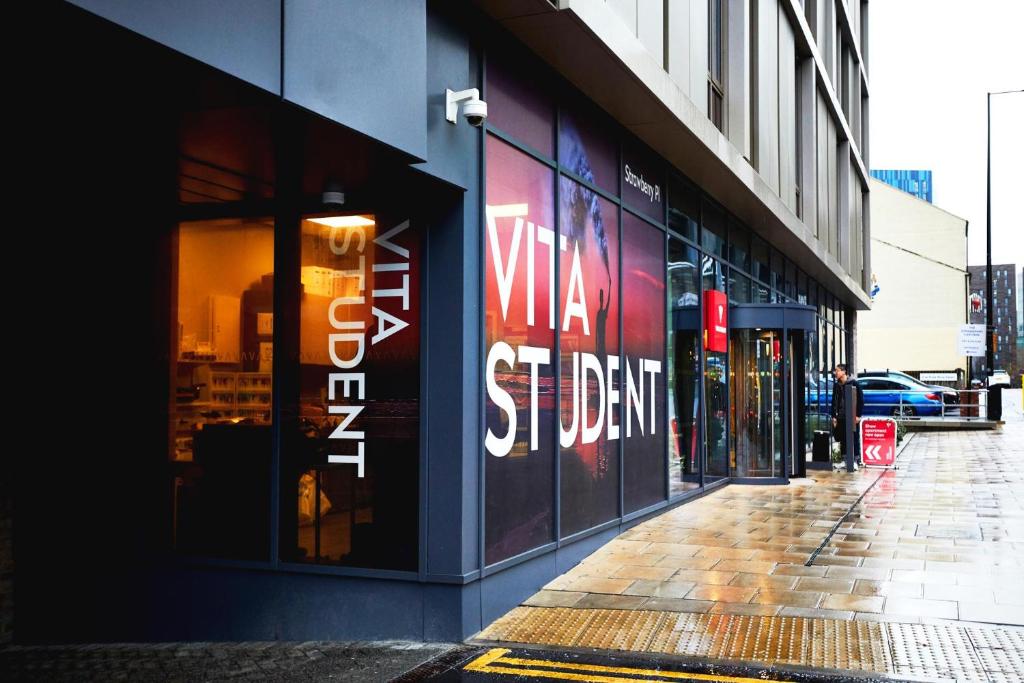 Student Only - Premium Studios with Breakfast at Vita Strawberry Place in Newcastle