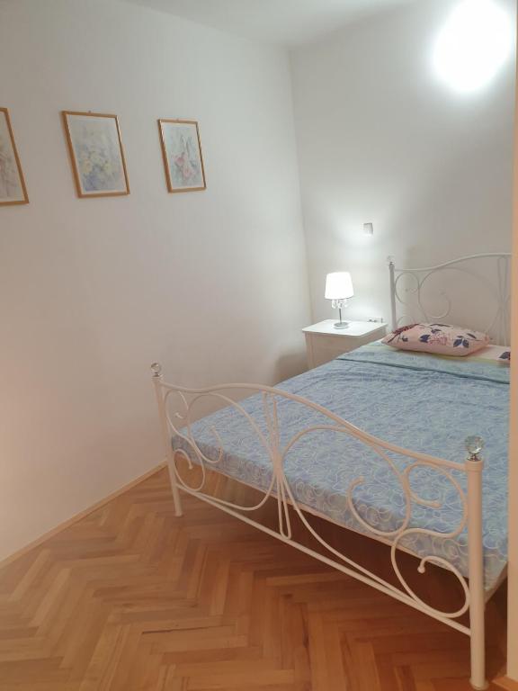 Apartman P-E - One-Bedroom Apartment