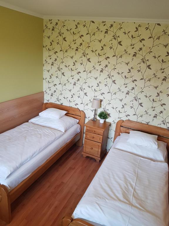 Postel nebo postele na pokoji v ubytování Elek Apartmanház