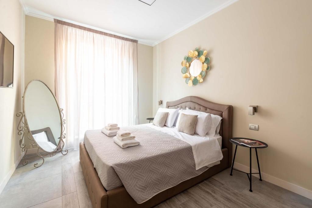A bed or beds in a room at SuityRHome Campo de' Fiori