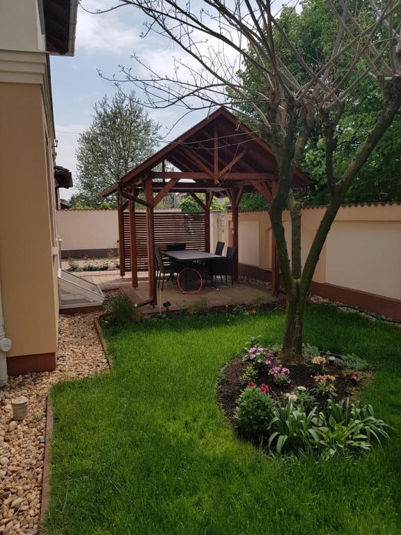 Zahrada ubytování Elek Apartmanház