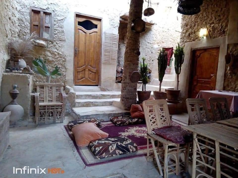 Χώρος καθιστικού στο NaInshal Siwa