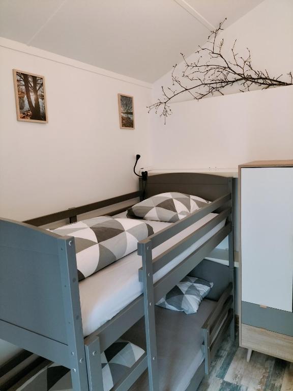 a bedroom with a bunk bed in a room at Au bord du lac in Royère-de-Vassivière