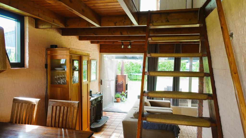 Posezení v ubytování Oude-Tonge holiday house near fishing waters