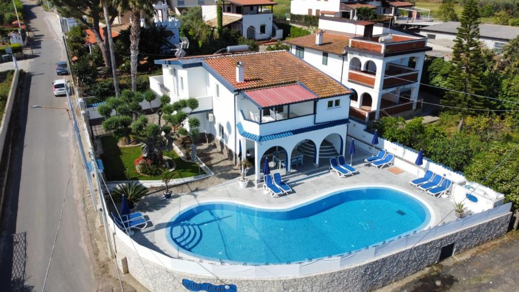 The swimming pool at or close to VILLA LUDO a ZAMBRONE TROPEA