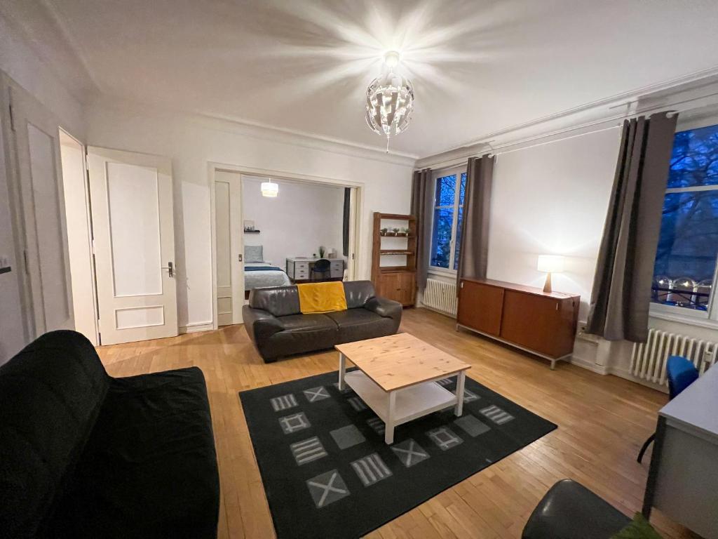 Chambres privées -Private room- dans un spacieux appartement - 100m2 centre proche gare - Deluxe Apartment