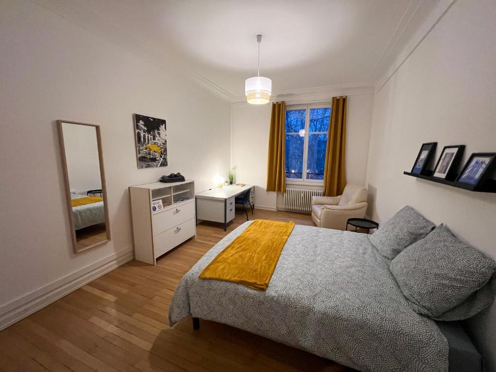 Chambres privées -Private room- dans un spacieux appartement - 100m2 centre proche gare - Double Room