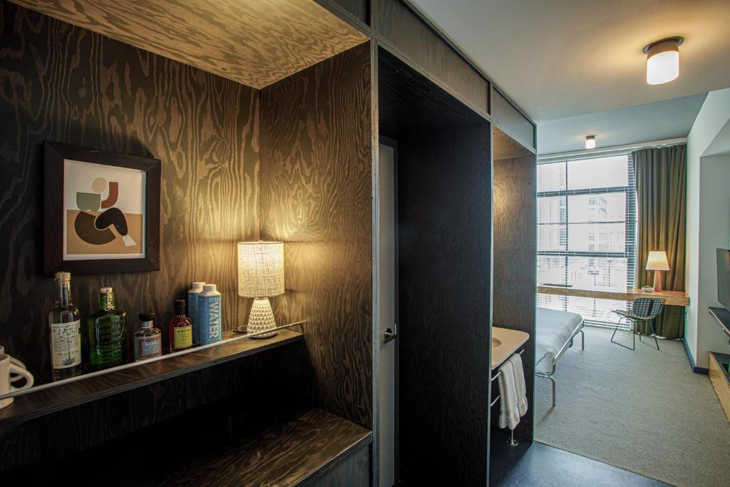 The Emily Hotel - Roi De Luxe