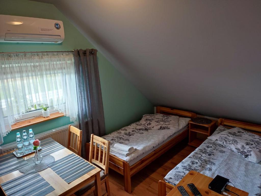 Un pat sau paturi într-o cameră la Willa Orle Gniazdo