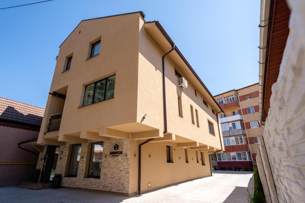 - un grand bâtiment dans l'établissement Armada Aparthotel, à Alba Iulia