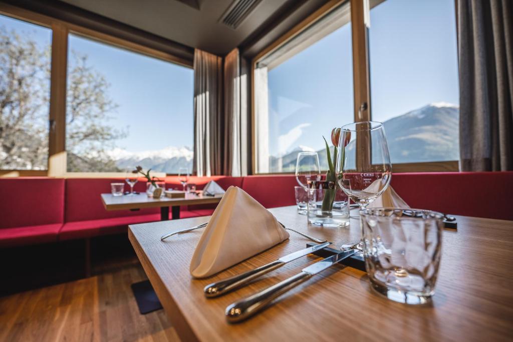 Nespecifikovaný výhled na hory nebo výhled na hory při pohledu z hotelu