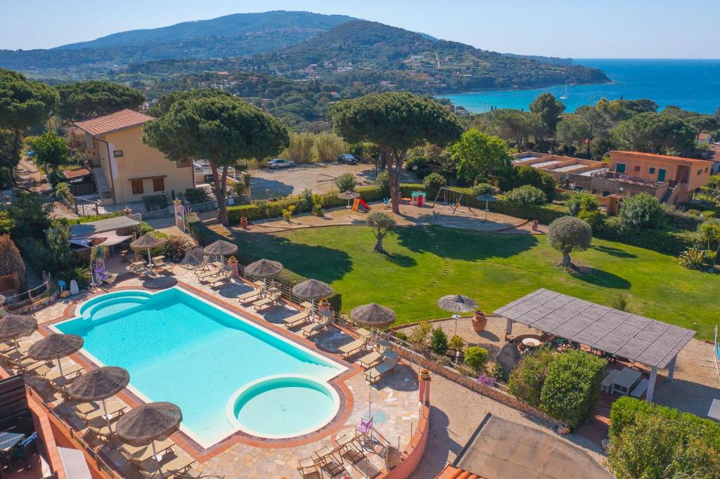 Bazén v ubytování Residence Villa Rosi nebo v jeho okolí