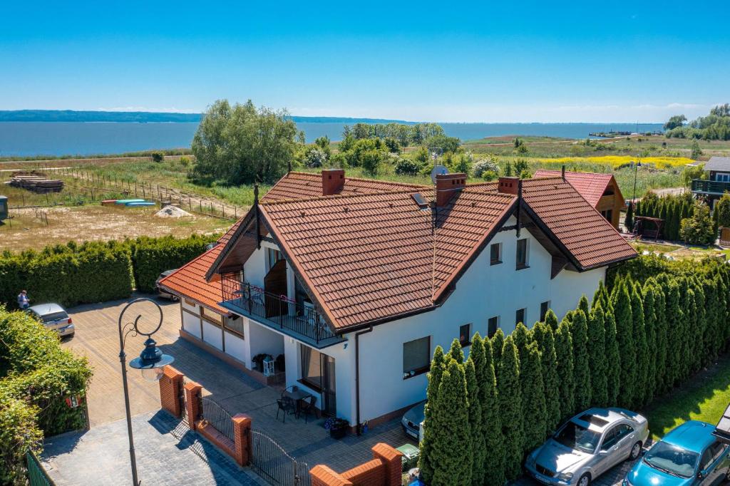 an aerial view of a house with a roof at Pokoje gościnne Beata in Krynica Morska