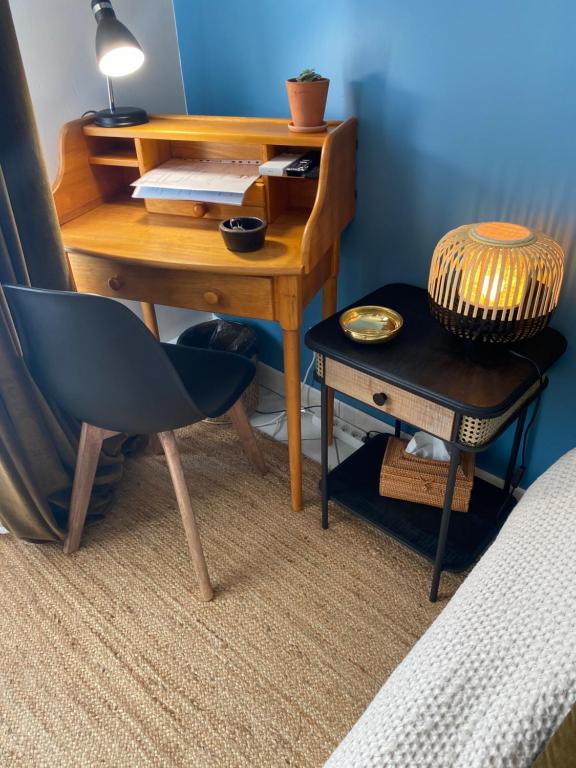 a desk with a chair next to a bed and a table at Chambres Élégance - Parc Bordelais in Bordeaux