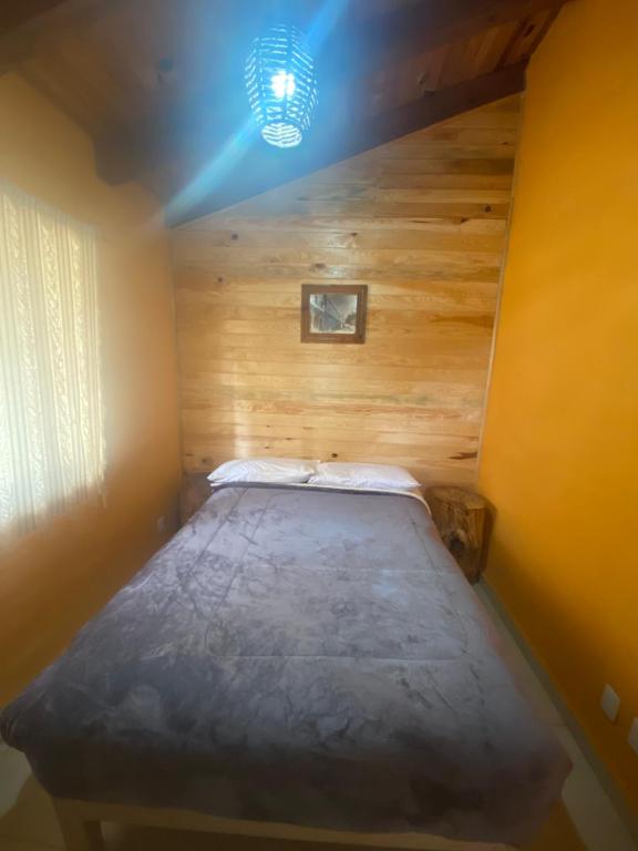 Postel nebo postele na pokoji v ubytování Los Pirineos