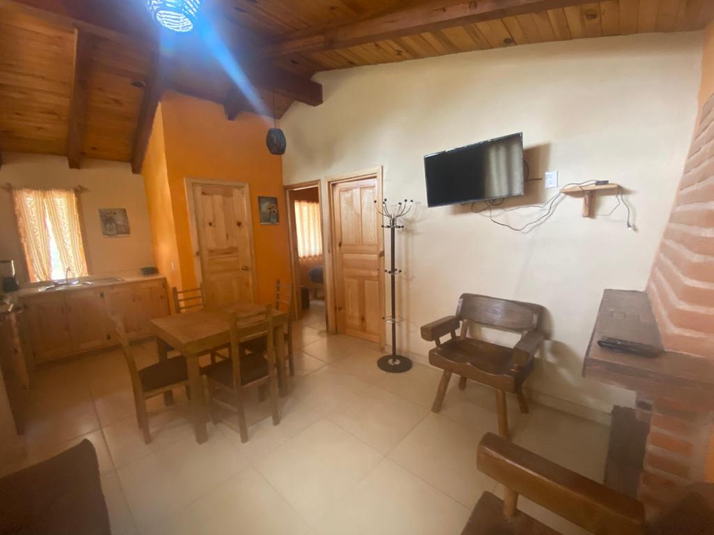 TV a/nebo společenská místnost v ubytování Los Pirineos
