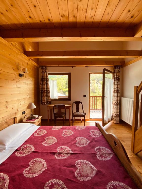 Postel nebo postele na pokoji v ubytování Hotel L'Artisin