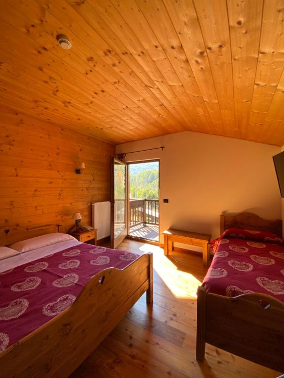 Postel nebo postele na pokoji v ubytování Hotel L'Artisin