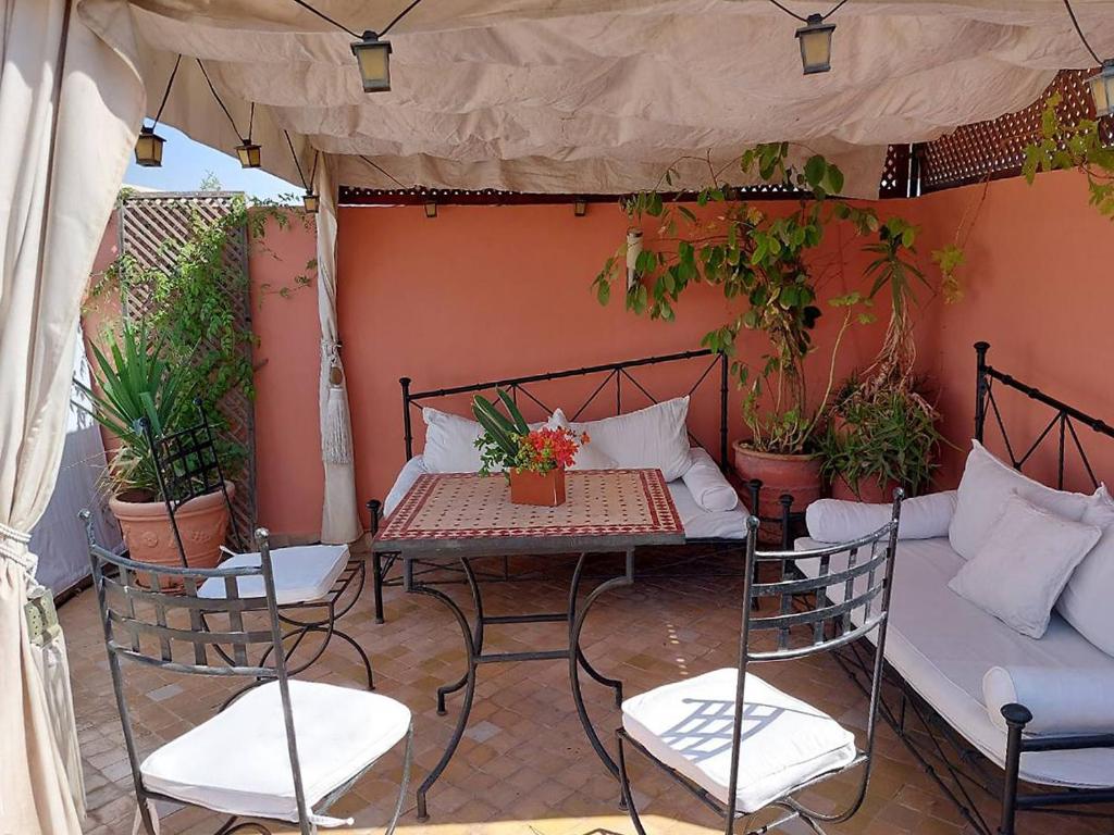 Posezení v ubytování Riad Couleurs du Sud