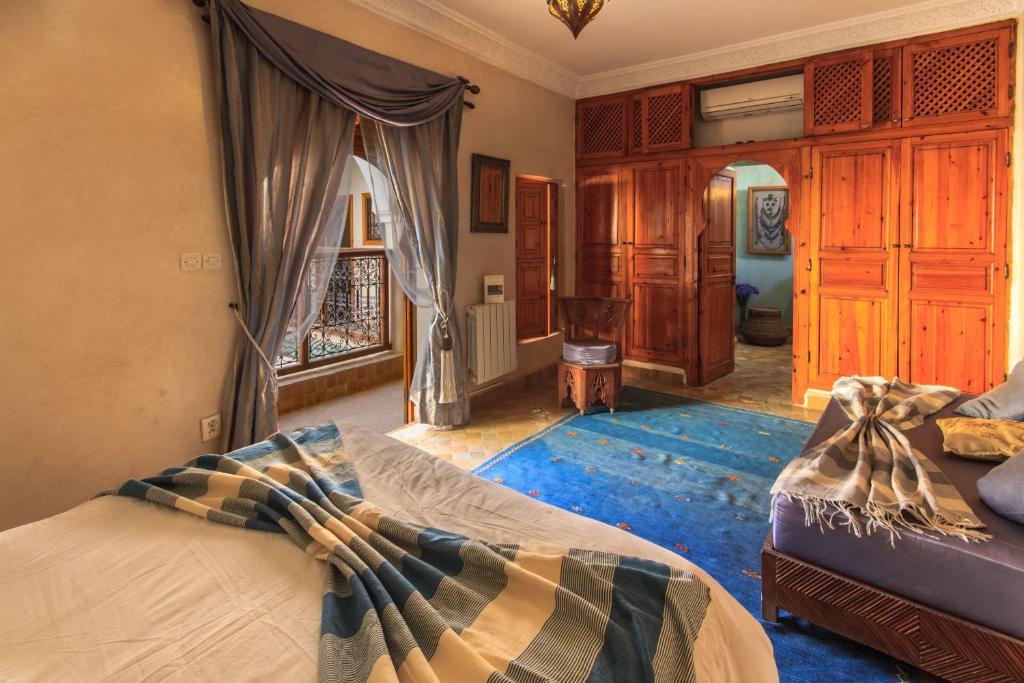 Postel nebo postele na pokoji v ubytování Riad Couleurs du Sud
