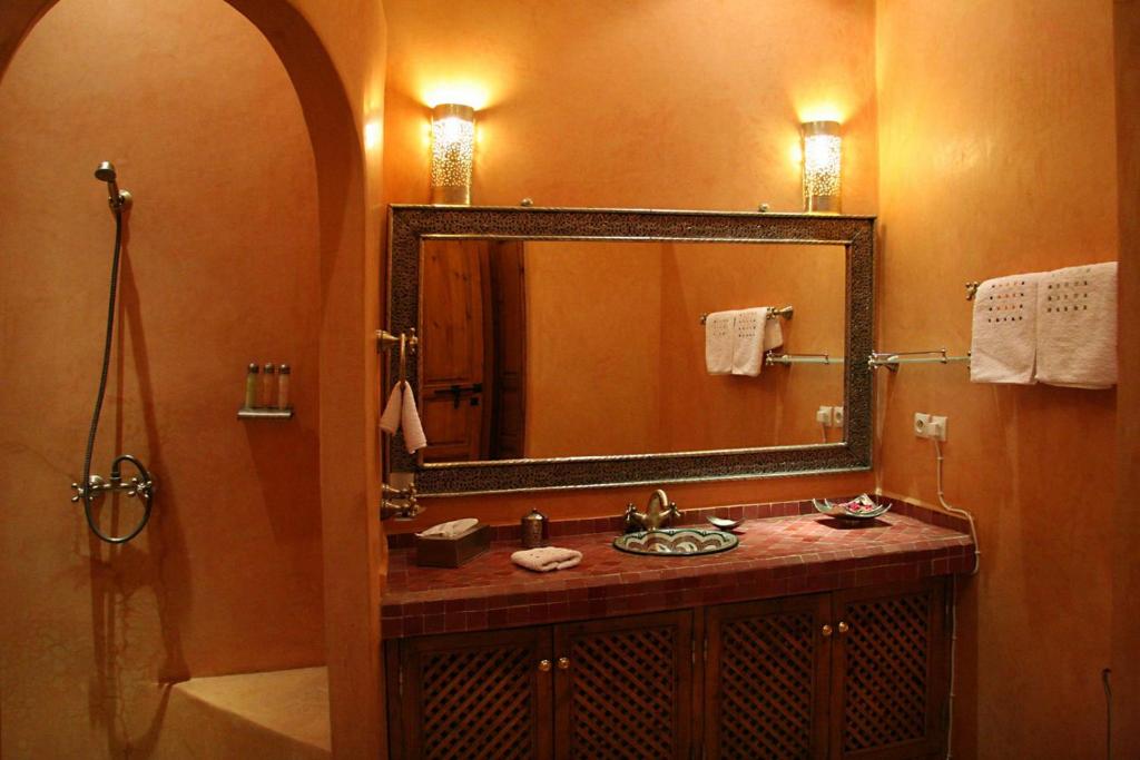 Koupelna v ubytování Riad Couleurs du Sud