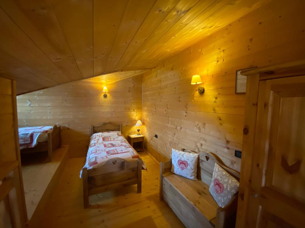 Postel nebo postele na pokoji v ubytování Hotel L'Artisin