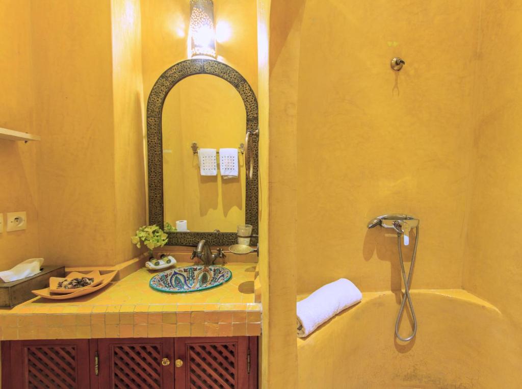 Koupelna v ubytování Riad Couleurs du Sud