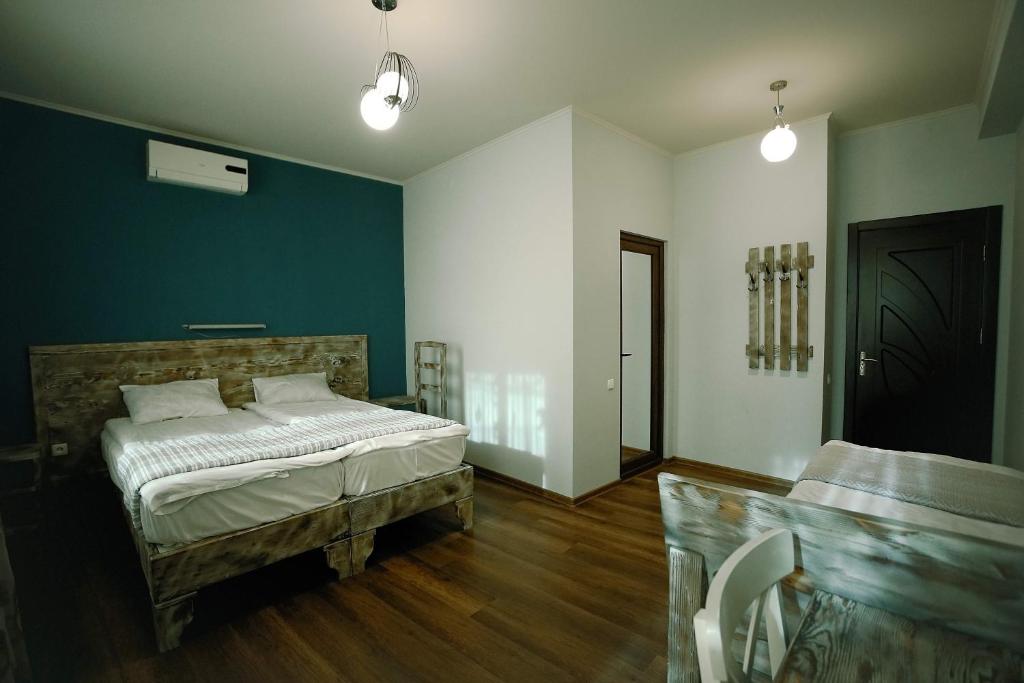 Postel nebo postele na pokoji v ubytování Hotel Kutaisi Globus