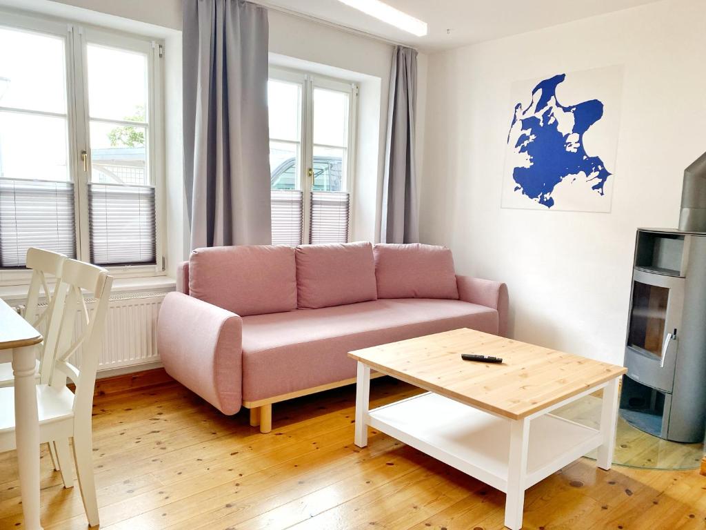 Sassnitz - Seaside Appartements Seaside Appartements - Pink - Housity