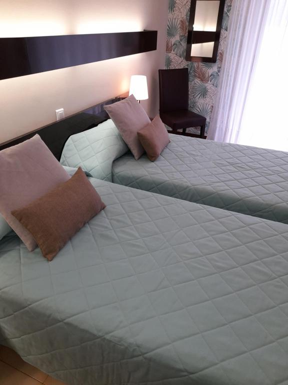 Postel nebo postele na pokoji v ubytování Hôtel Beach