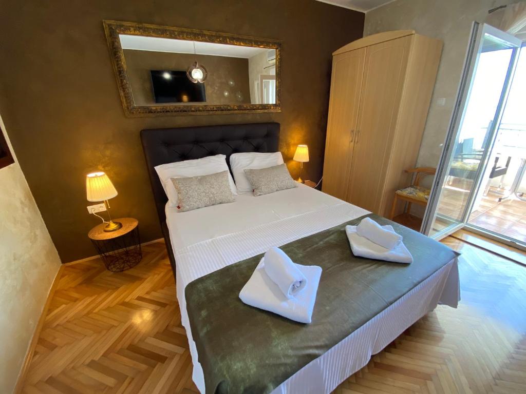 Postel nebo postele na pokoji v ubytování Apartmani Daša Tučepi